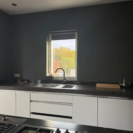 Stylish 1-bedroom In Lägenhet